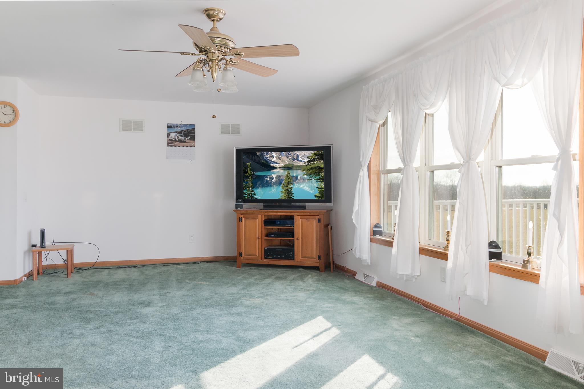 456 Roadstown Road Bridgeton, NJ 08302 - Photo 7 of 24 Living Room