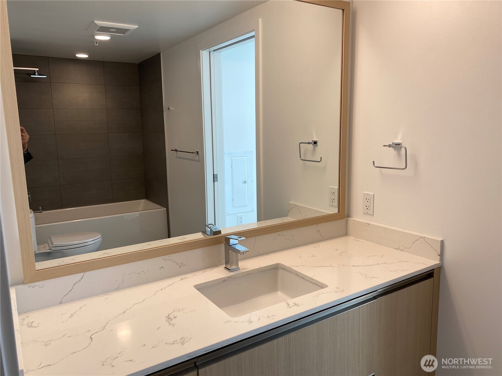 1808 Minor Avenue, Unit 1301 Seattle, WA 98101 - Photo 14 of 38