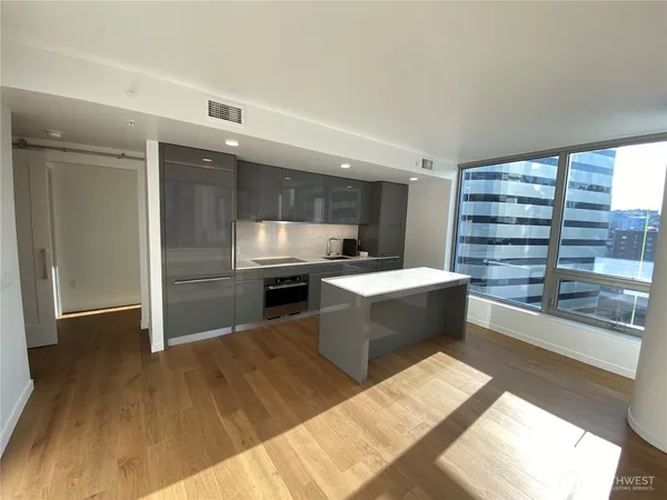 $4,095 | 1808 Minor Avenue, Unit 1301, Seattle, WA 98101