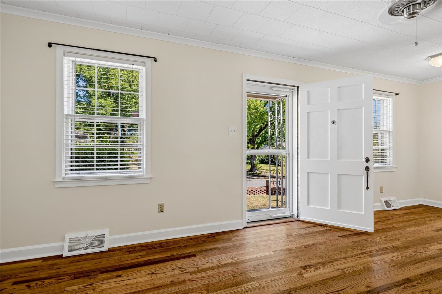 465 Grahamwood Drive Memphis, TN 38122 - Photo 5 of 35 Gallery Image 5