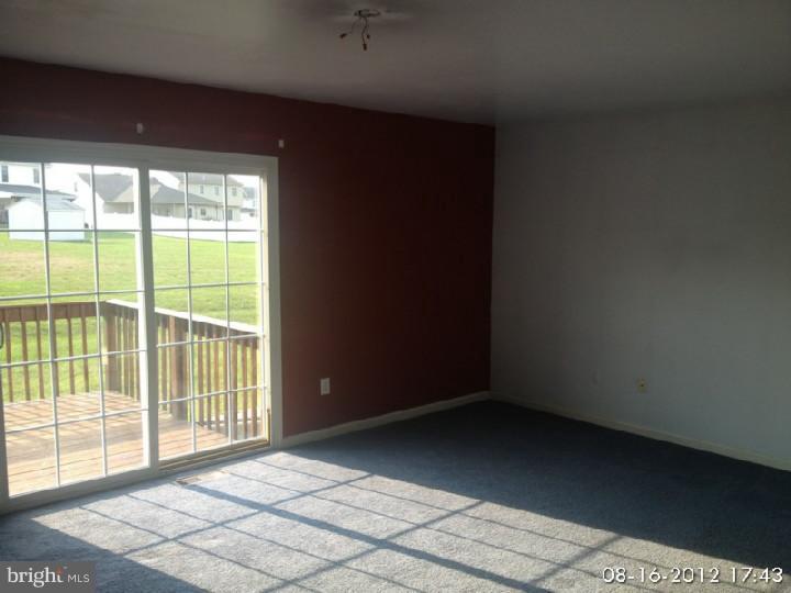 112 Nicole Way Reading, PA 19608 - Photo 7 of 15 Living Room