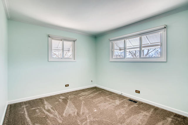 2121 Manor Lane Park Ridge, IL 60068 - Photo 22 of 29 an empty room with windows