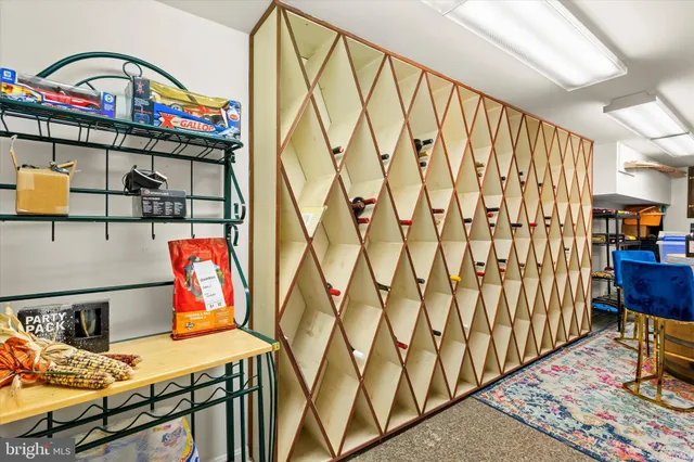 a black and white photo of a room