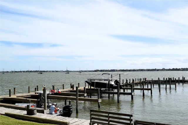 $1,250 | 4011 NASA Road 1, Unit 406, Seabrook, TX 77586