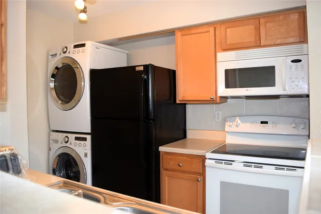 $1,250 | 4011 NASA Road 1, Unit 406, Seabrook, TX 77586