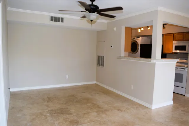 $1,250 | 4011 NASA Road 1, Unit 406, Seabrook, TX 77586