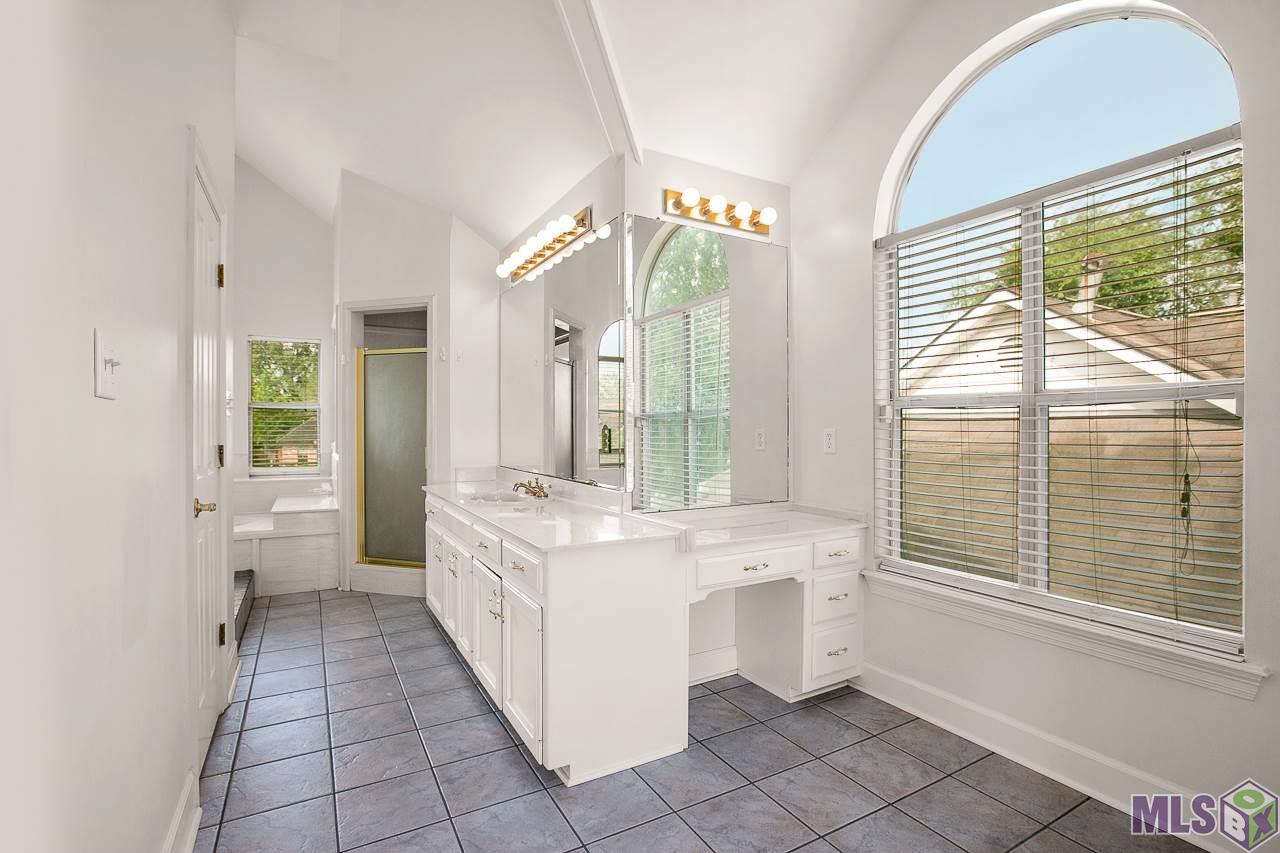 17627 Lake Iris Avenue Baton Rouge, LA 70817 - Photo 15 of 20