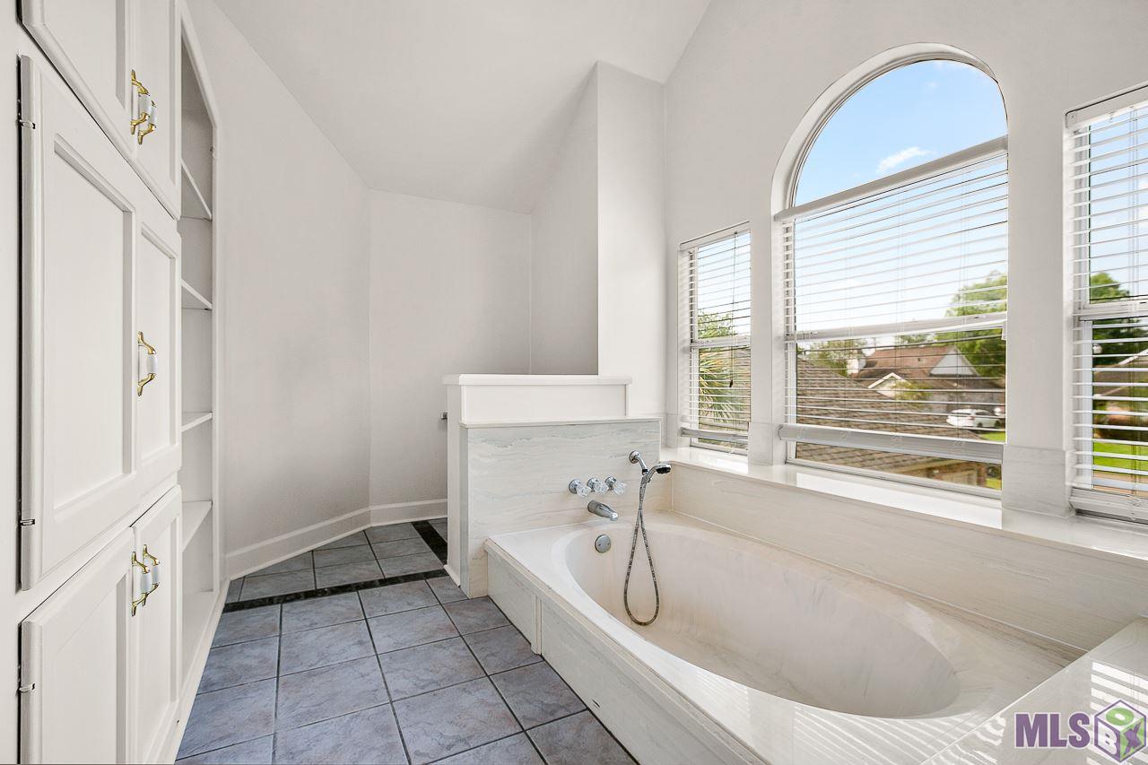 17627 Lake Iris Avenue Baton Rouge, LA 70817 - Photo 16 of 20