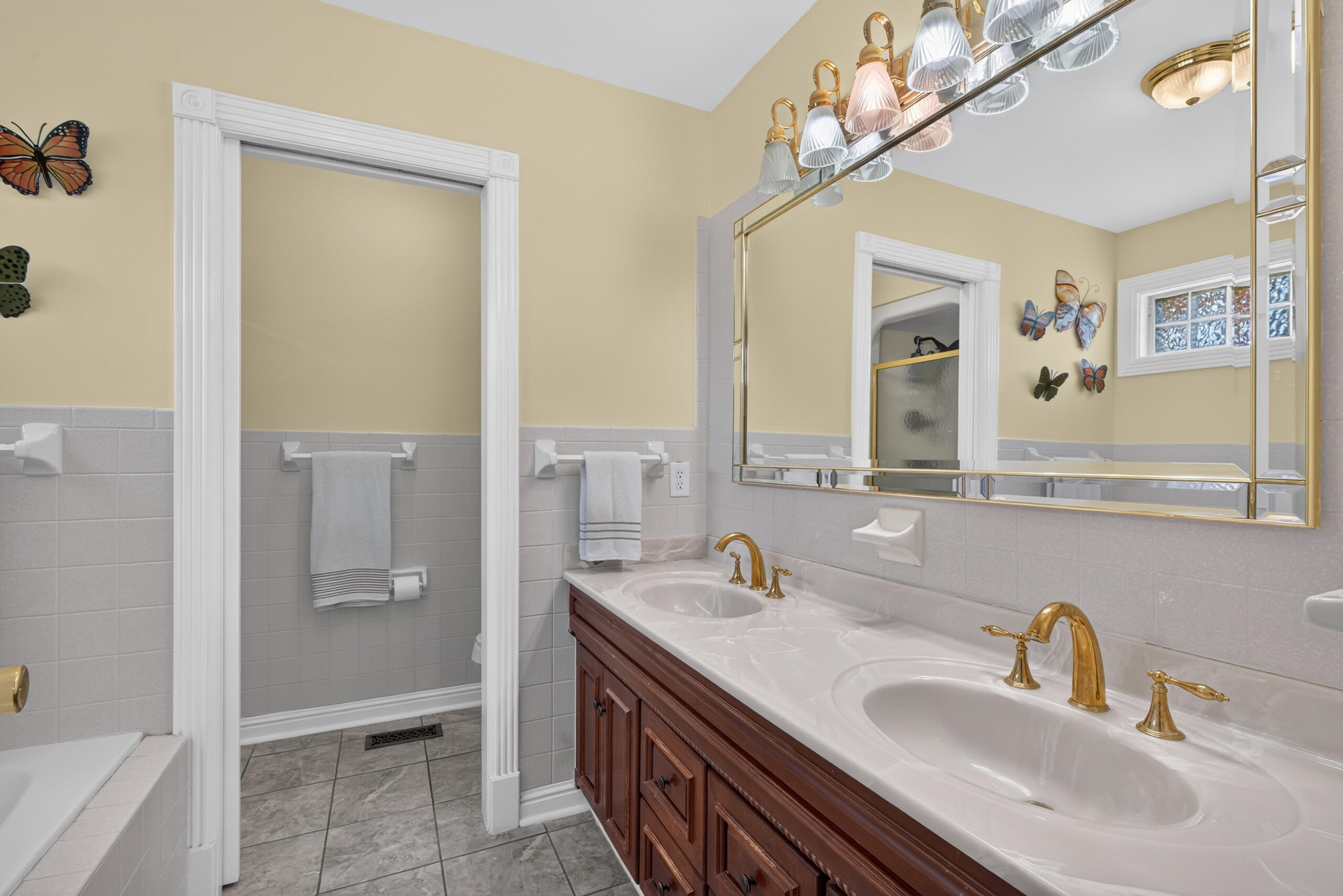 107 Squires Pointe Road Paris, KY 40361 - Photo 25 of 55 Primary bath with dual vanities.