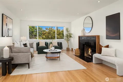 $1,250,000 | 2600 West Howe Street, Seattle, WA 98199