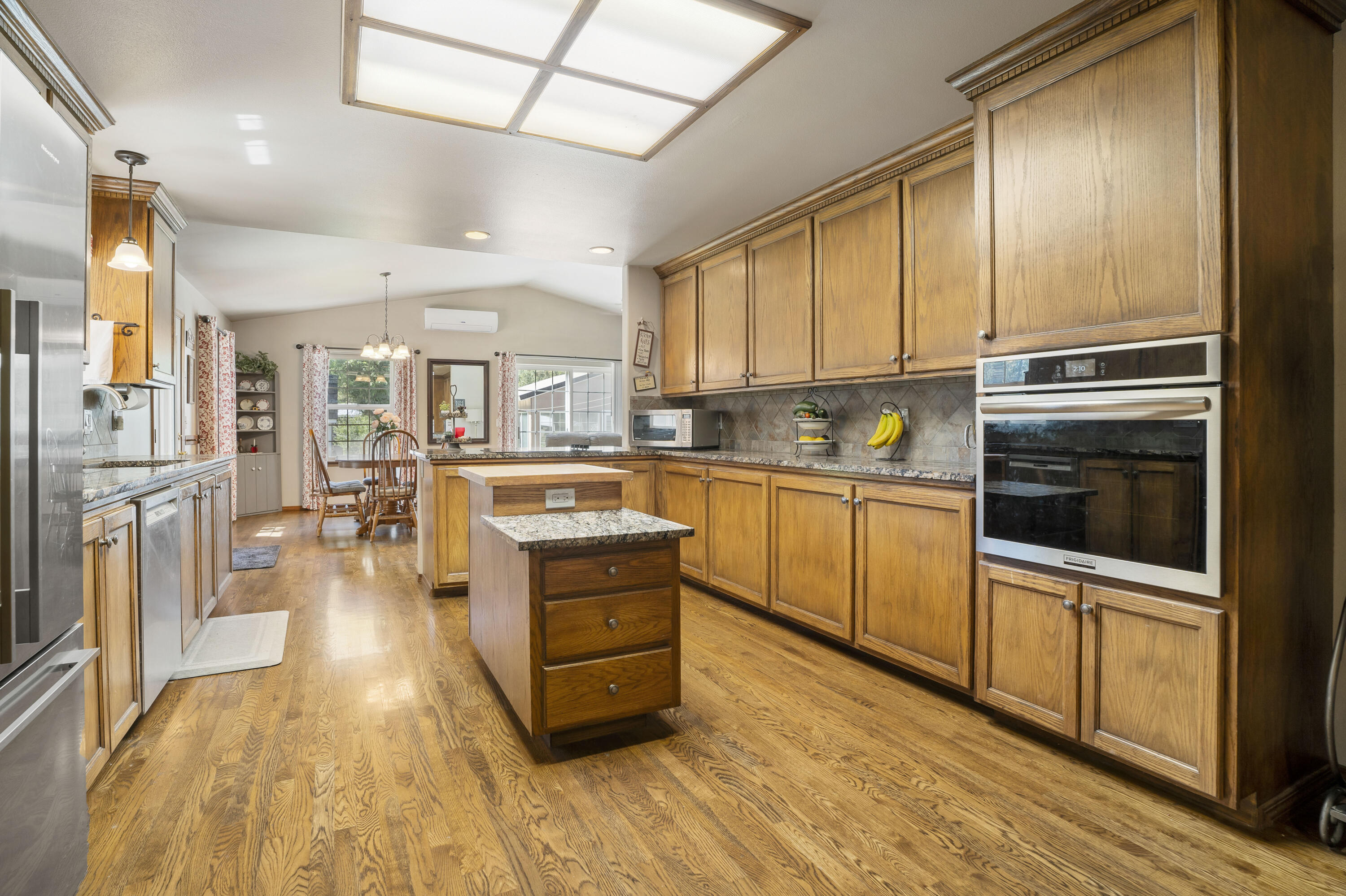 51445 Ash Road La Pine, OR 97739 - Photo 23 of 50 19-Kitchen