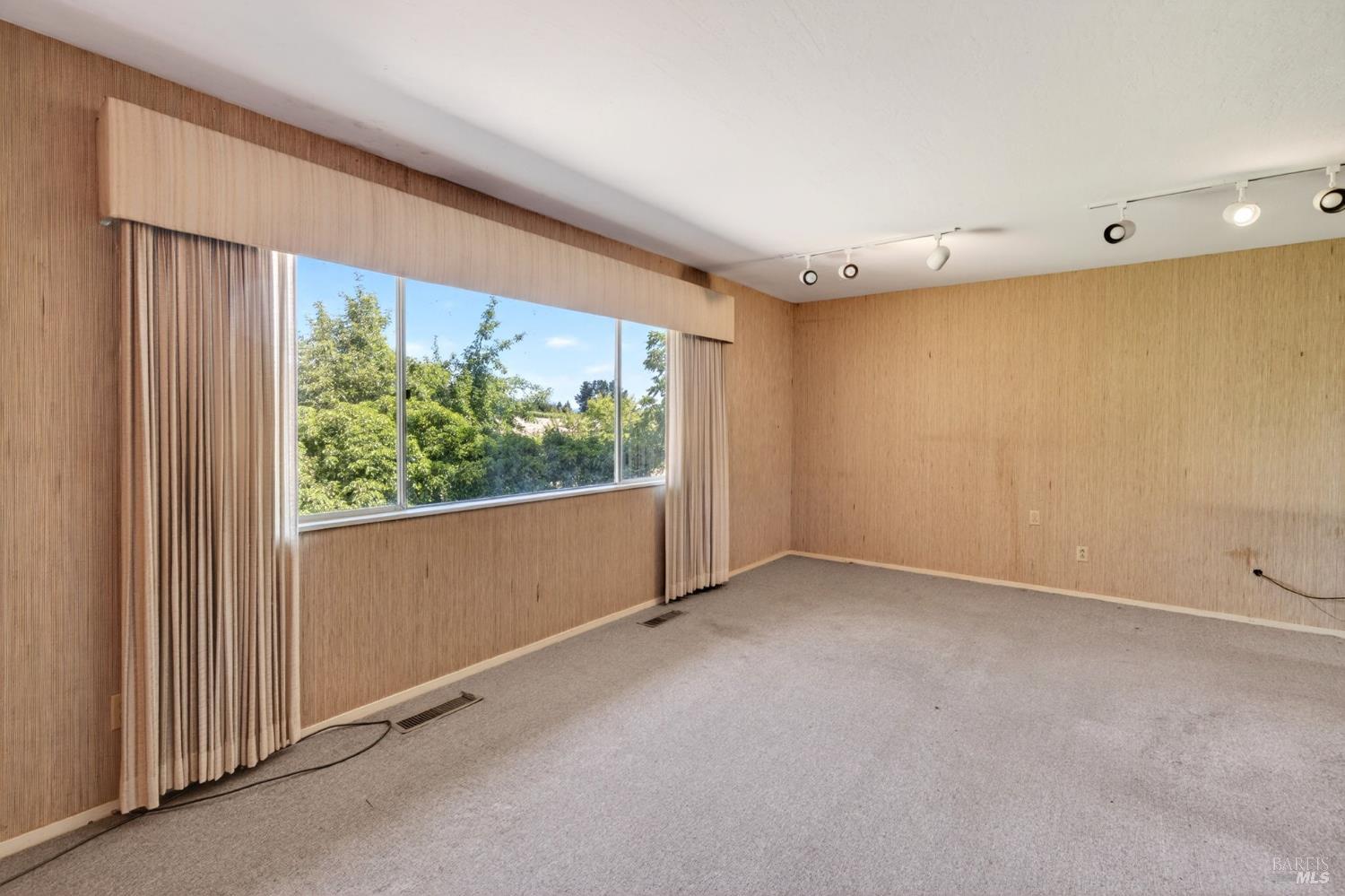 2062 Laguna Road Santa Rosa, CA 95401 - Photo 11 of 80