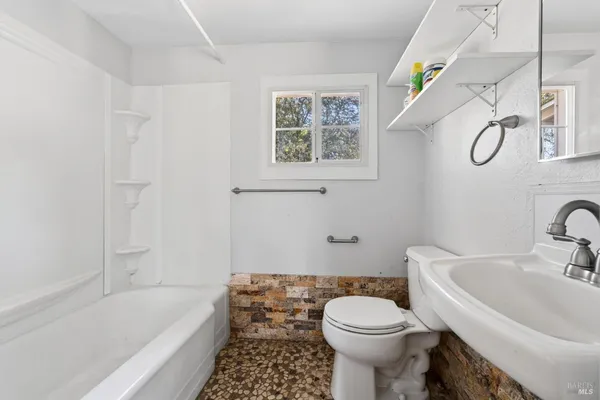$1,950,000 | 2062 Laguna Road, Santa Rosa, CA 95401