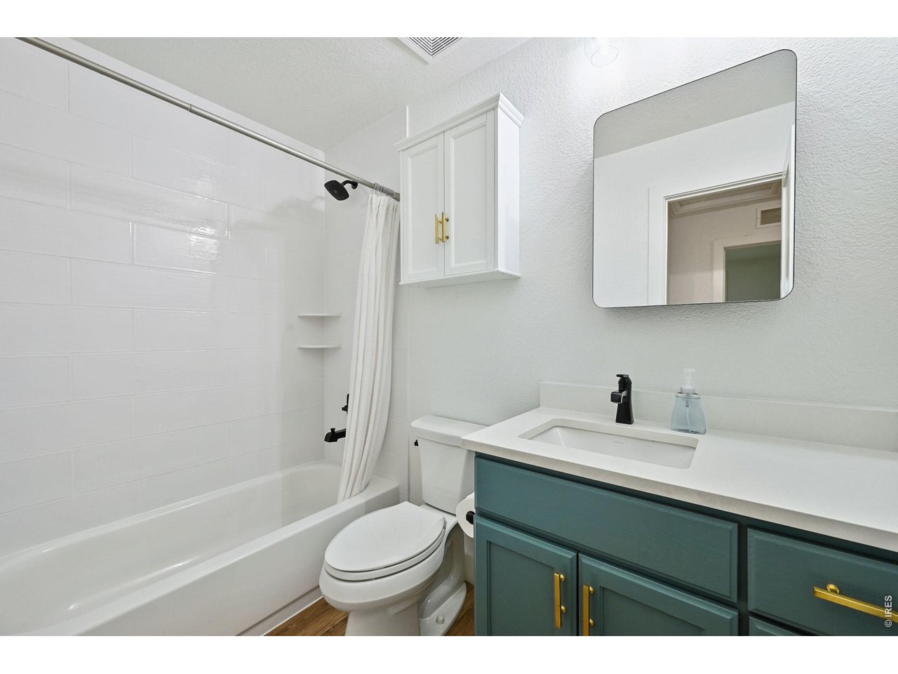 3534 Riva Ridge Drive Fort Collins, CO 80526 - Photo 21 of 25 Guest Bath up.