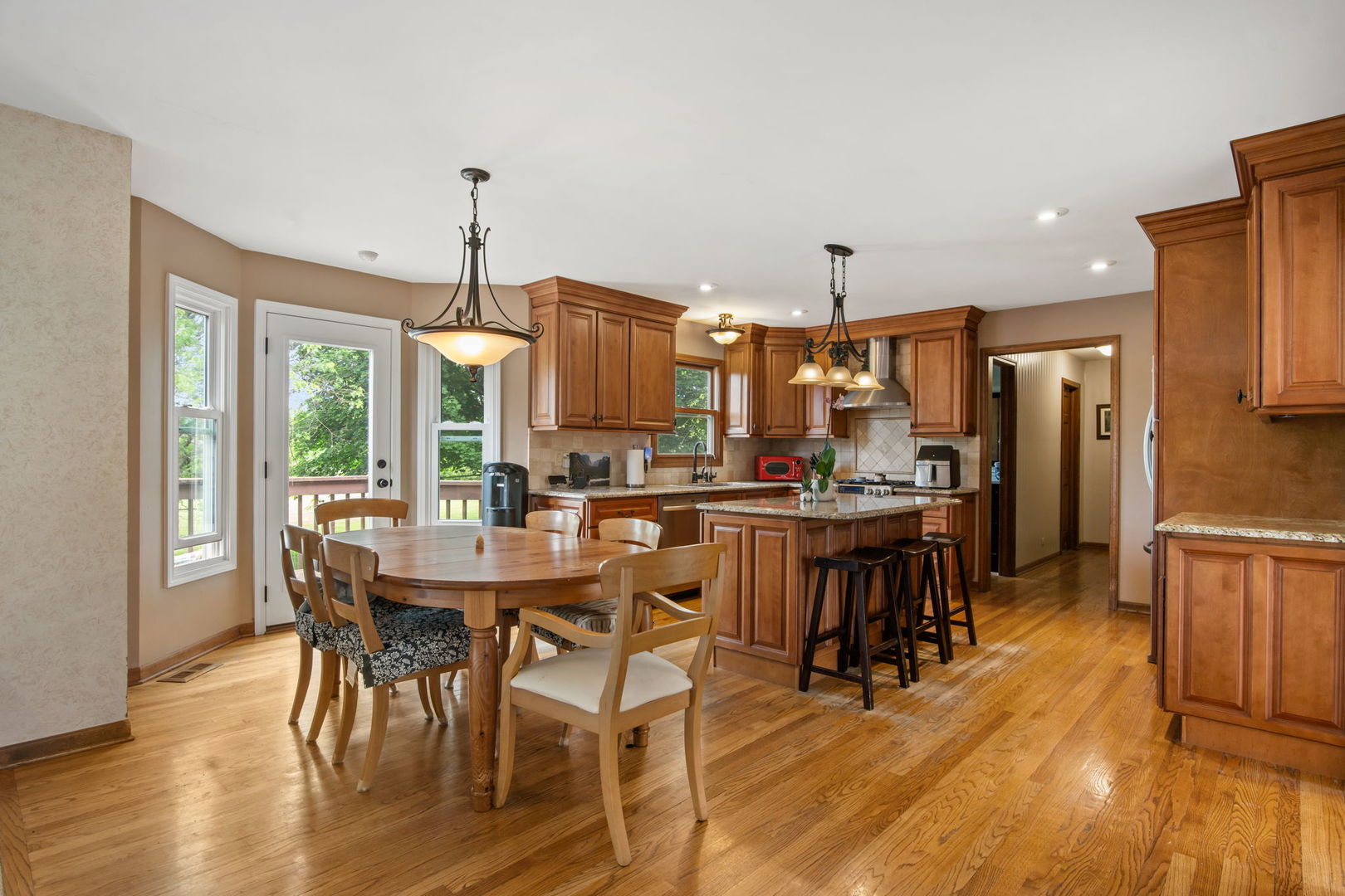 39W118 Baert Road St. Charles, IL 60175 - Photo 9 of 33