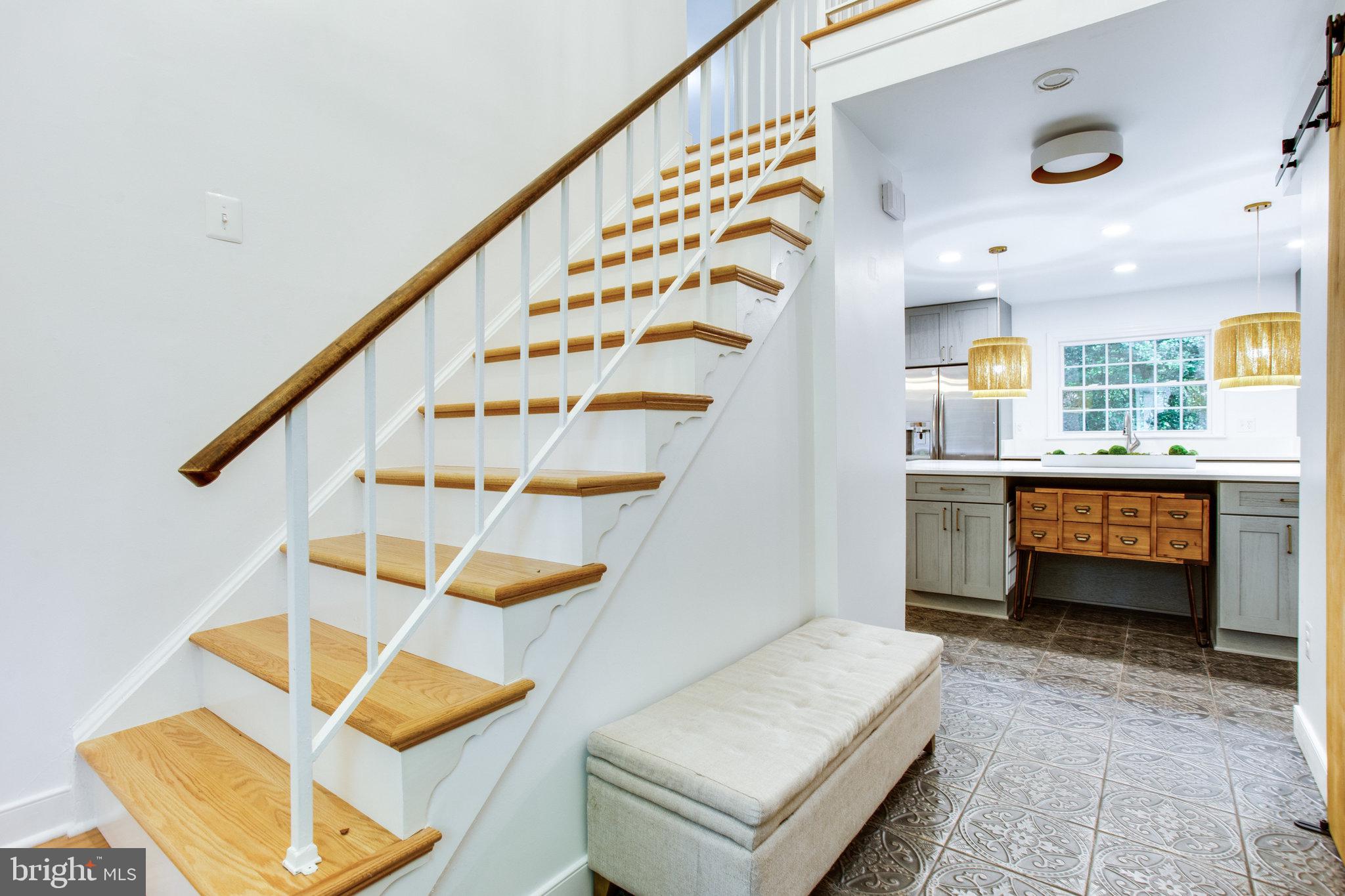 1805 Batten Hollow Road Vienna, VA 22182 - Photo 7 of 81