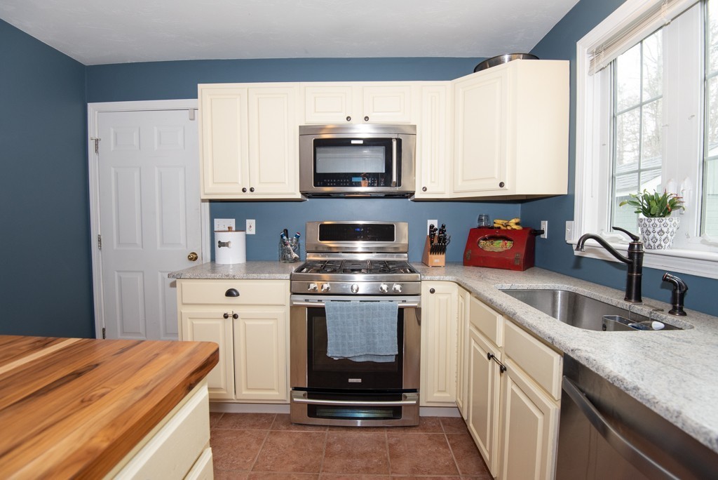 10 Hastings Road Spencer, MA 01562 - Photo 4 of 30 Gallery Image 4