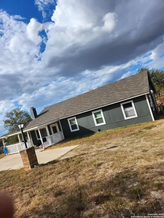 a view of a house with yard
