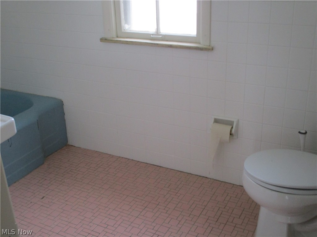 16035 Henley Road Cleveland, OH 44112 - Photo 16 of 25