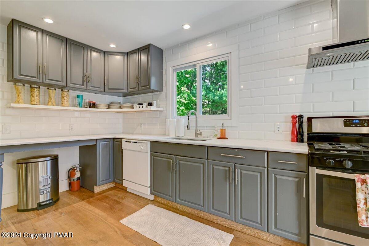 188 Olde Schoolhouse Road Cresco, PA 18326 - Photo 22 of 62 a kitchen with kitchen island granite countertop wooden cabinets a sink and a stove