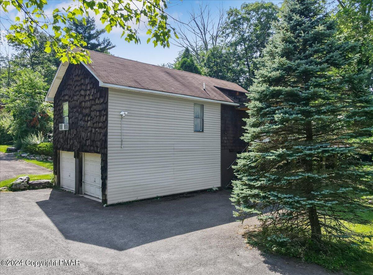 188 Olde Schoolhouse Road Cresco, PA 18326 - Photo 5 of 62 2 Car Garage