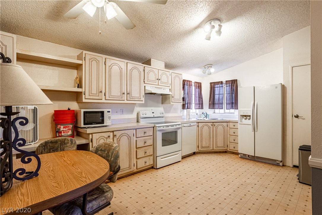 4231 Victoria Road Pahrump, NV 89048 - Photo 7 of 17