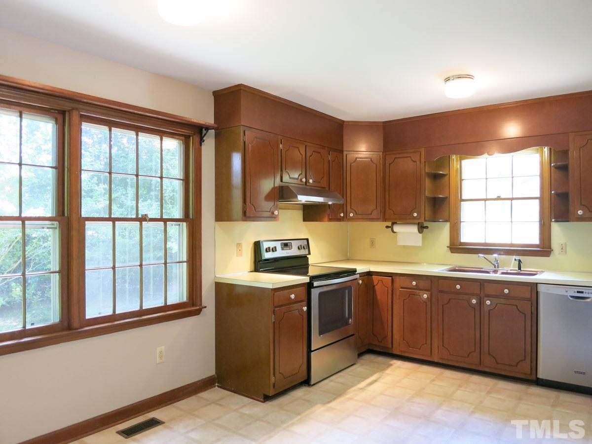 813 Autumn Court Raleigh, NC 27609 - Photo 8 of 25 The eat-in Kitchen has been updated w/NEW stainless steel appls (smooth-top range, range hood & DW). It also offers neutral laminate ctrs, lots of wood cabs, neutral vinyl flr & lg pantry.