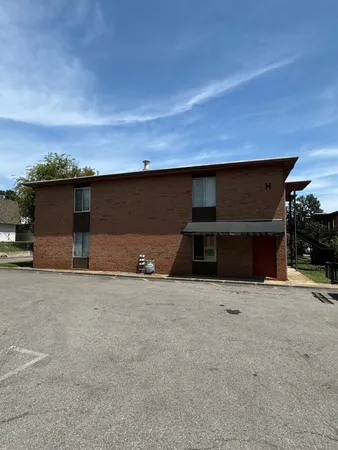 $1,300 | 3600 Hillsboro Pike, Unit H9, Nashville, TN 37215