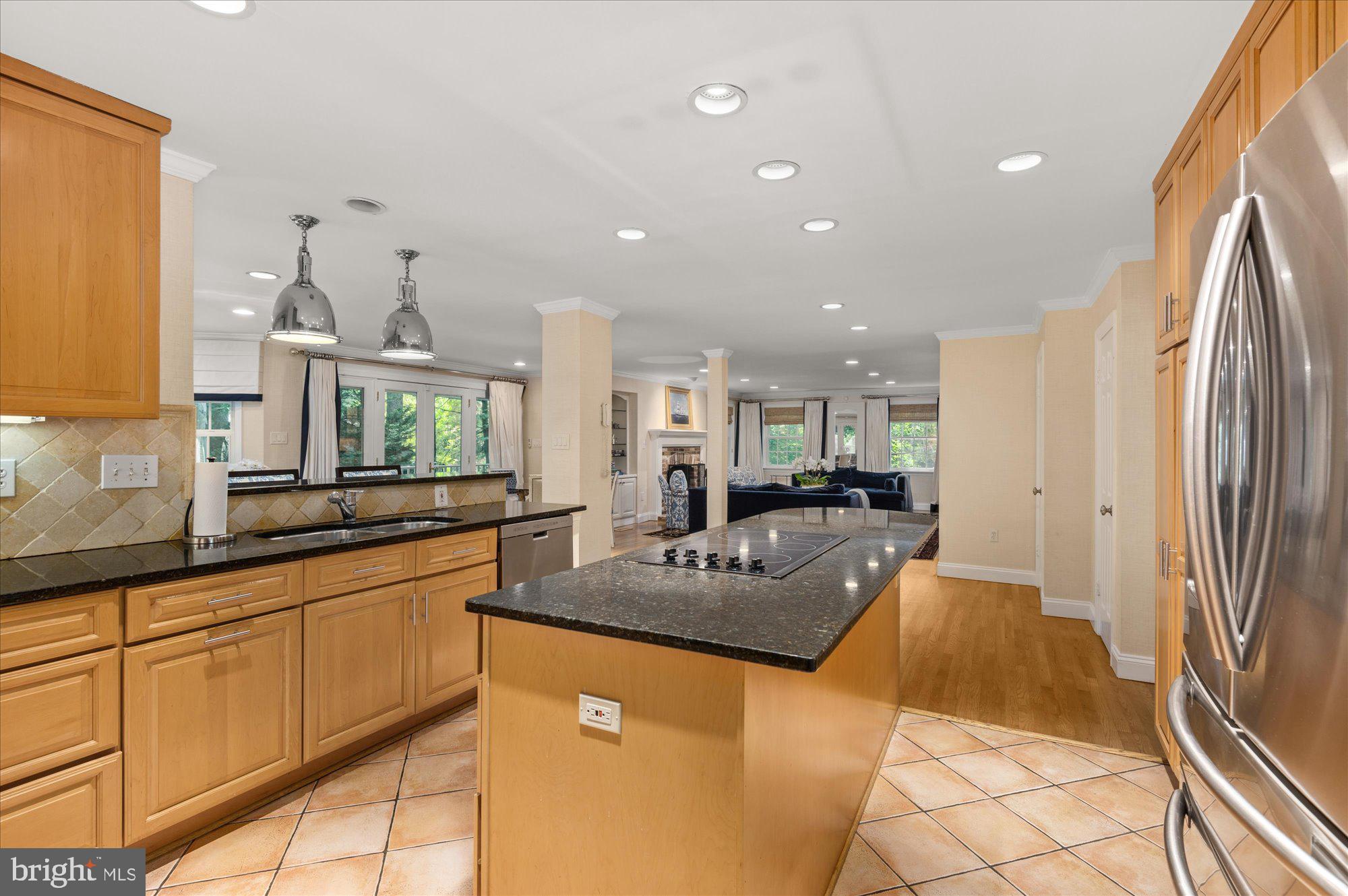 7301 River Falls Drive Potomac, MD 20854 - Photo 19 of 48 Open plan - table area & two seating areas