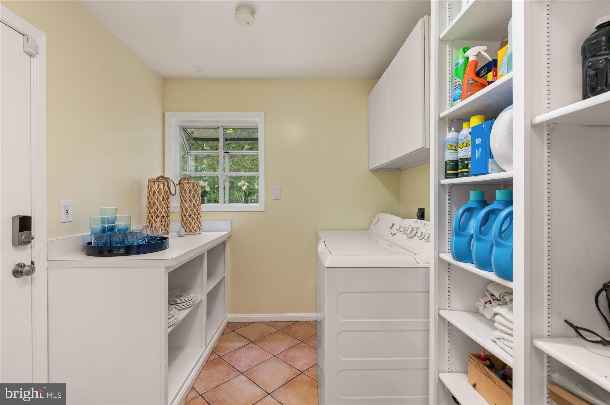 7301 River Falls Drive Potomac, MD 20854 - Photo 21 of 48 Mud/laundry room