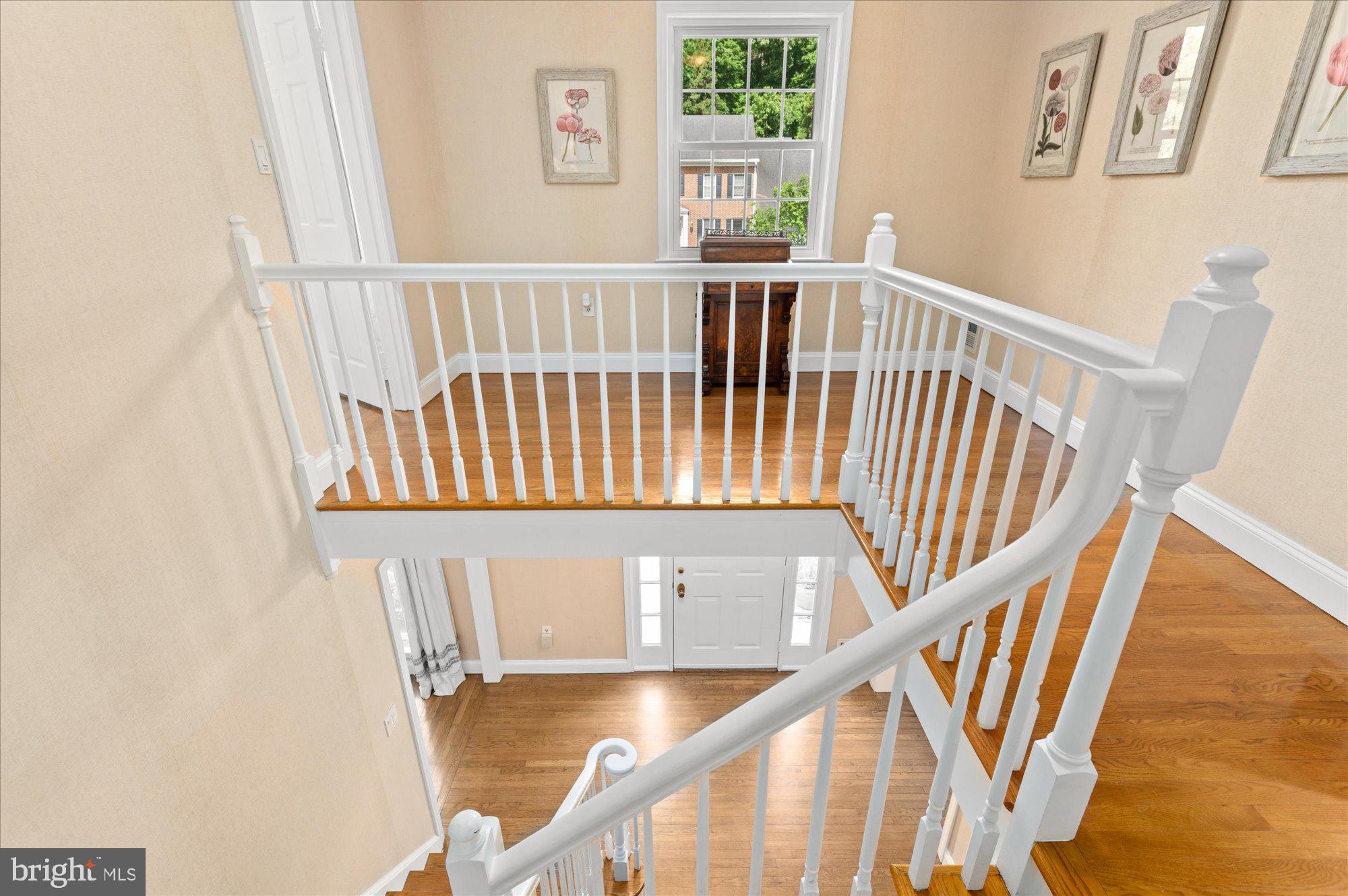 7301 River Falls Drive Potomac, MD 20854 - Photo 23 of 48 Upstairs landing