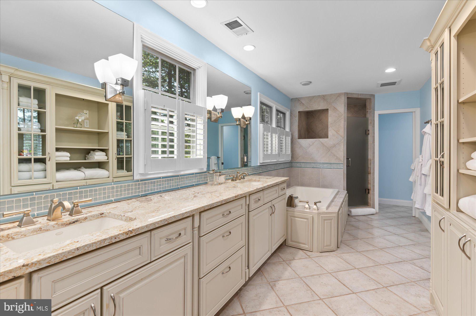 7301 River Falls Drive Potomac, MD 20854 - Photo 38 of 48 Double sink vanity, make-up counter, storage, tub