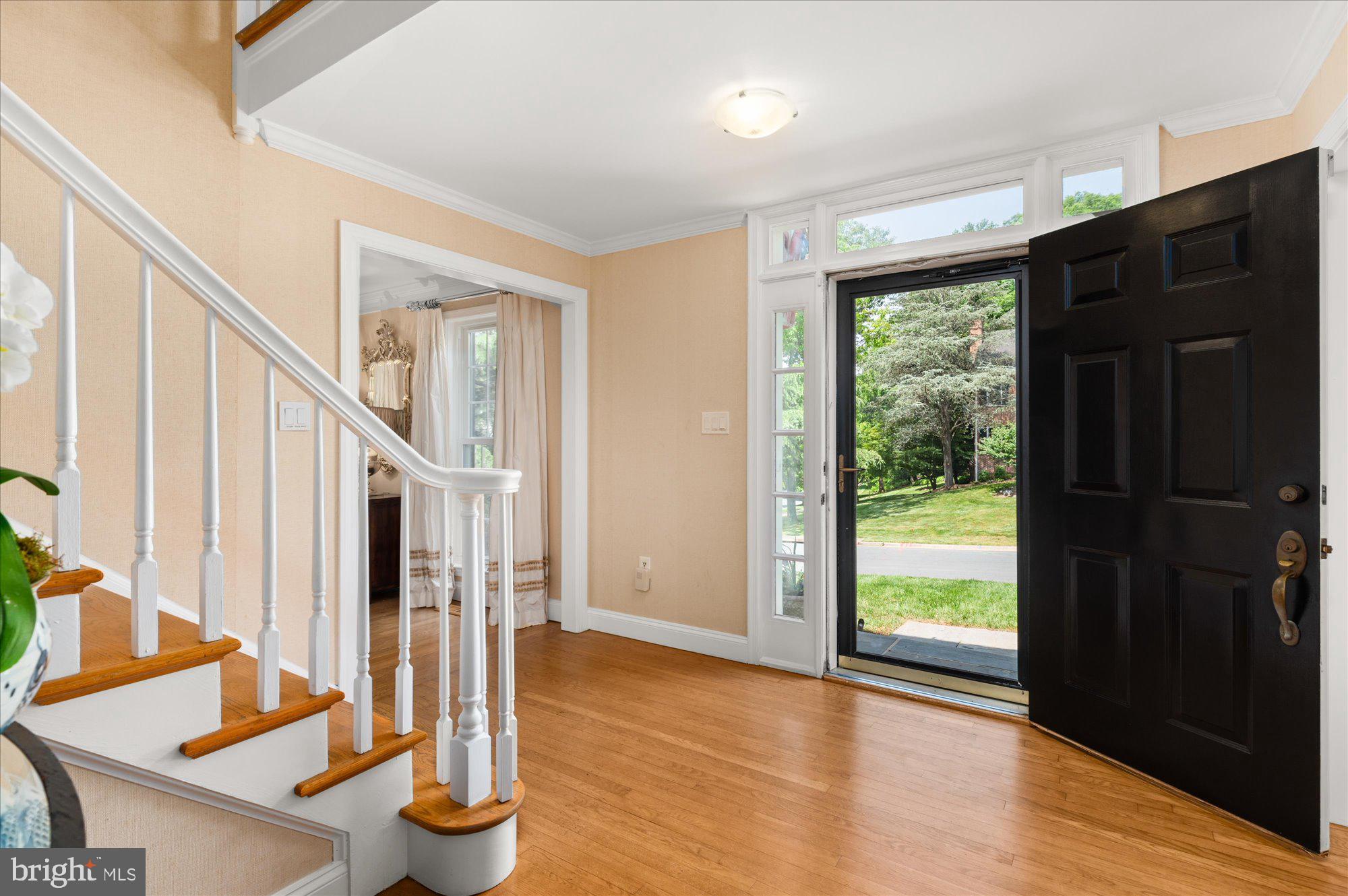 7301 River Falls Drive Potomac, MD 20854 - Photo 5 of 48 Hardwood floors, crown molding throughout