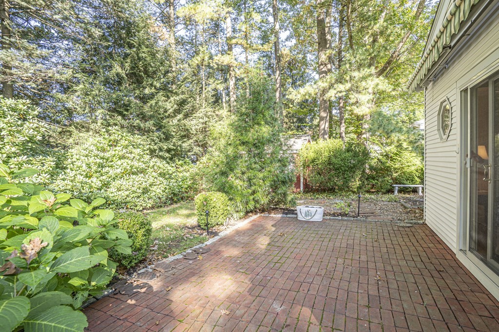 94 Titicut Road Raynham, MA 02767 - Photo 4 of 42 Gallery Image 4