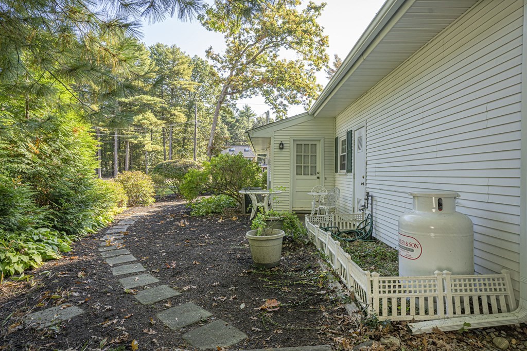 94 Titicut Road Raynham, MA 02767 - Photo 8 of 42 Gallery Image 8