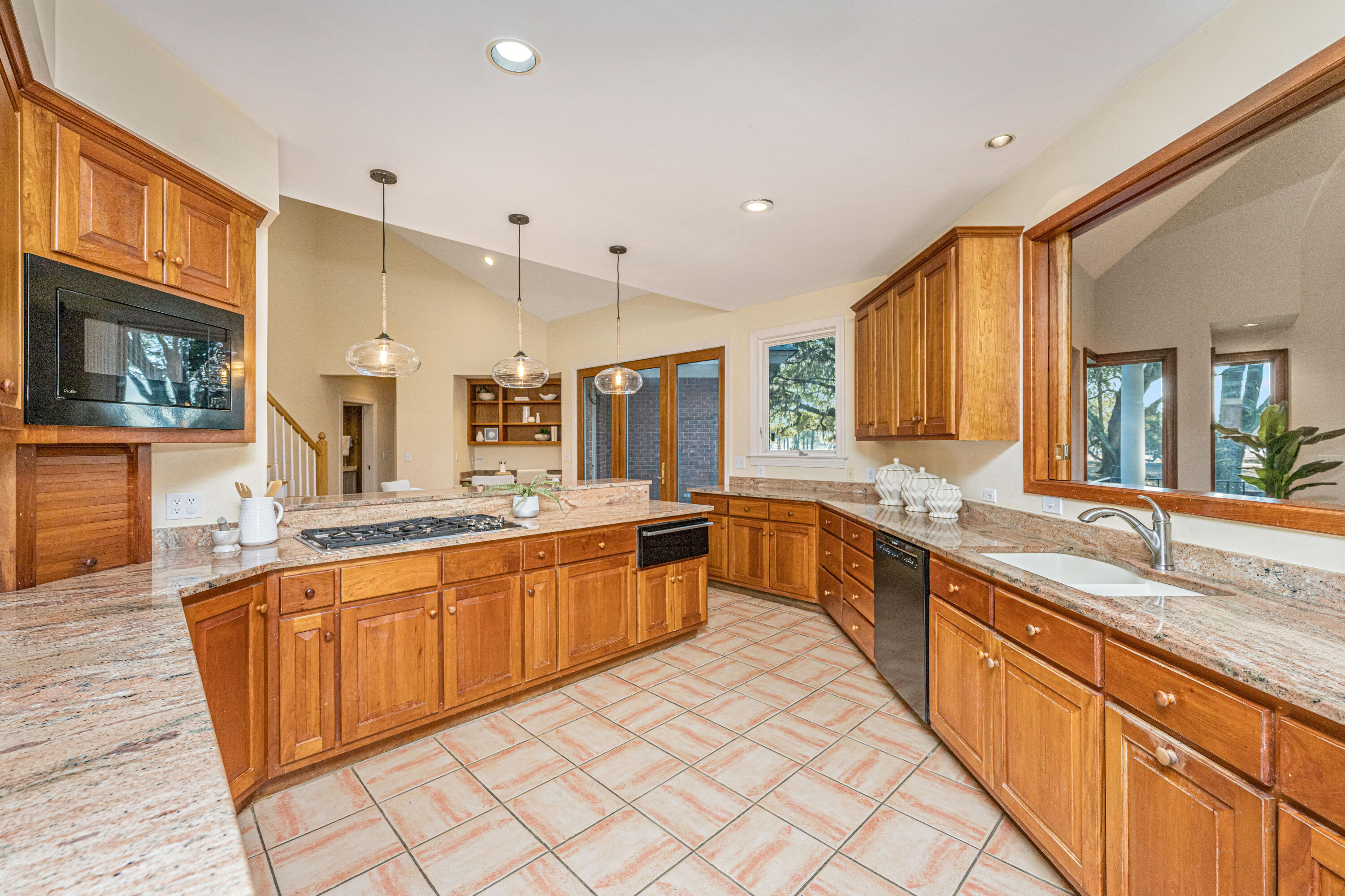 235 Country Club Lane Charleston, SC 29412 - Photo 21 of 71 20