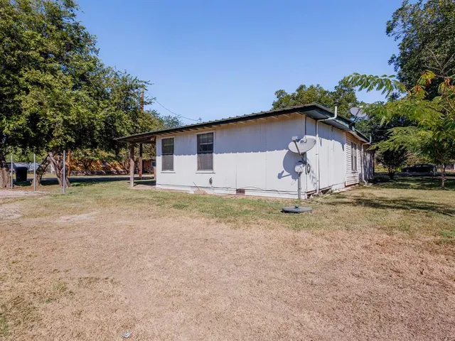 $150,000 | 203 Avenue East, Blanket, TX 76432