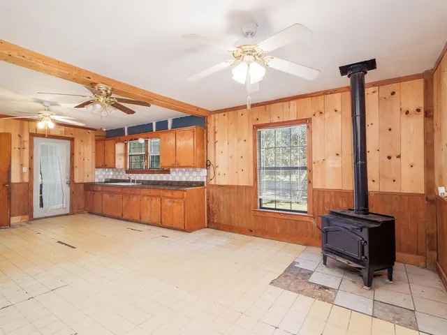 $150,000 | 203 Avenue East, Blanket, TX 76432