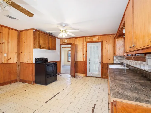 $150,000 | 203 Avenue East, Blanket, TX 76432