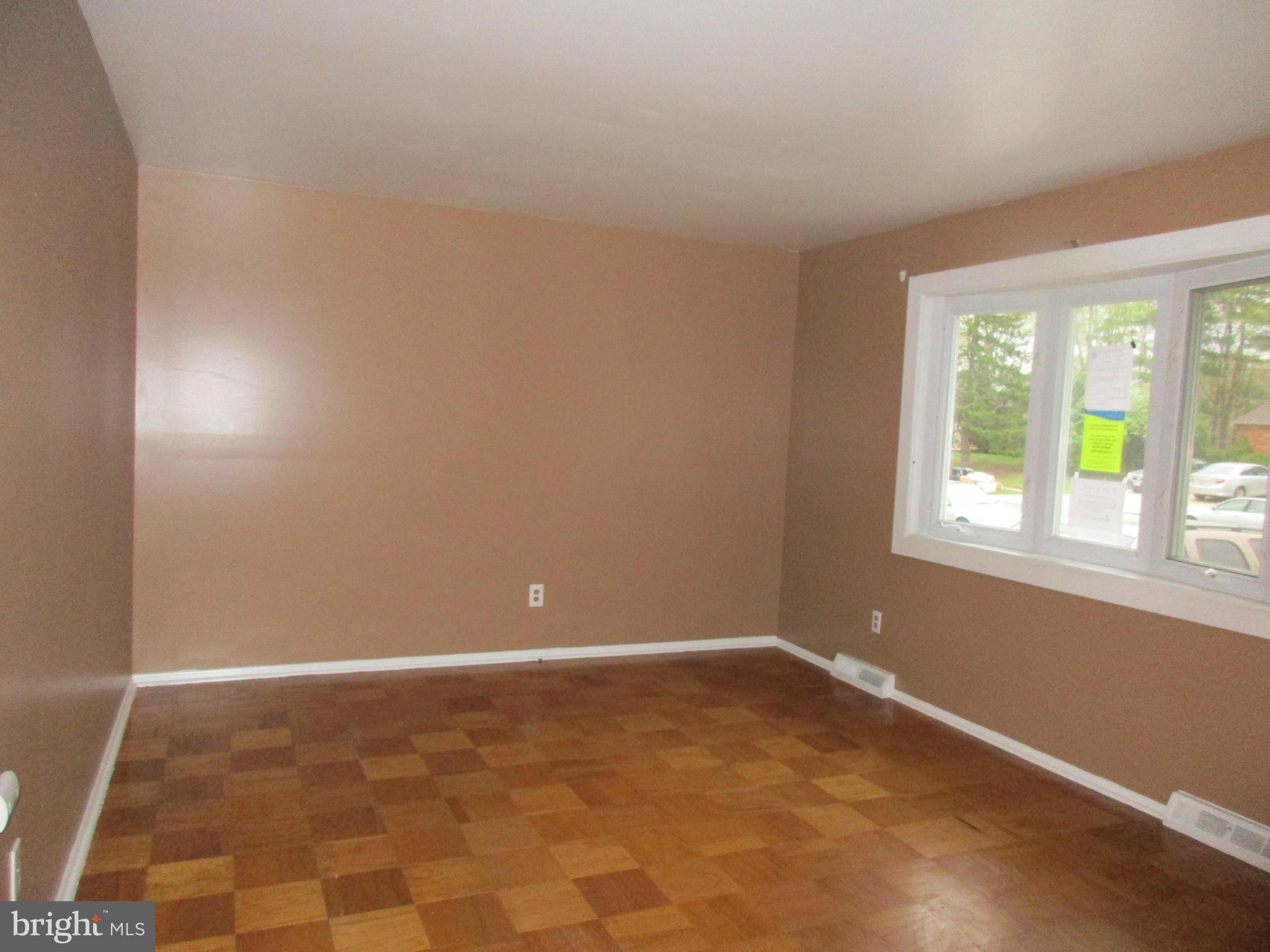 302 Garnett Road Joppa, MD 21085 - Photo 4 of 26 Living Room