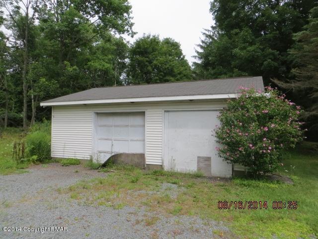 126 Monomonock Road Cresco, PA 18326 - Photo 2 of 9 a backyard of a house with plants and large tree