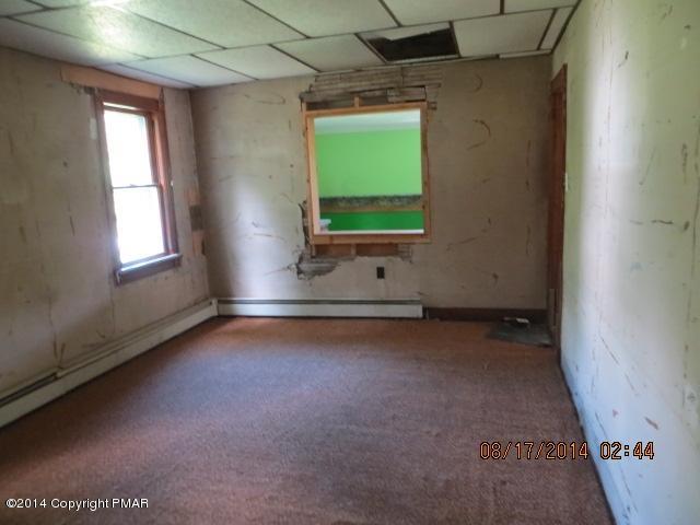 126 Monomonock Road Cresco, PA 18326 - Photo 9 of 9 a view of room and window