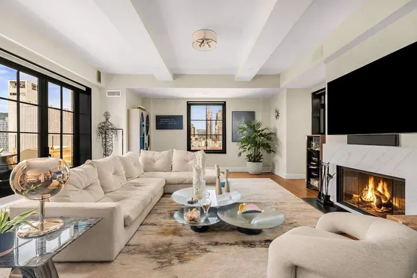 $7,950,000 | 425 West 50th Street, Unit PHD | Hell's Kitchen