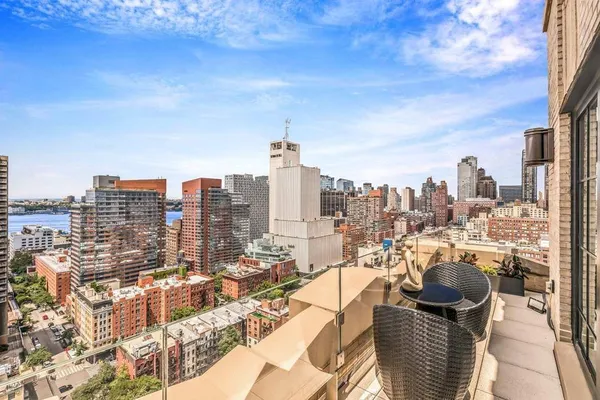 $7,950,000 | 425 West 50th Street, Unit PHD | Hell's Kitchen