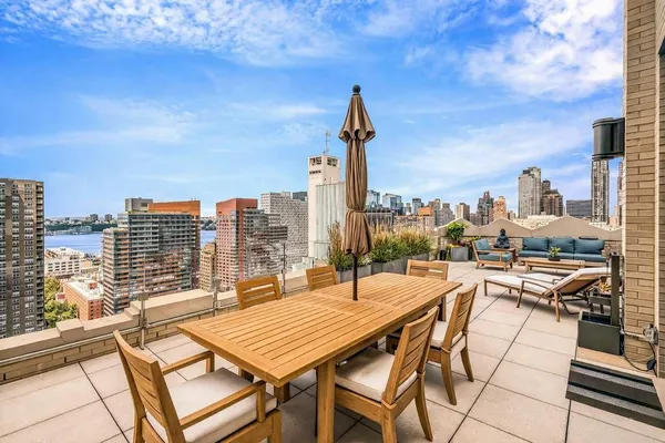 $7,950,000 | 425 West 50th Street, Unit PHD | Hell's Kitchen