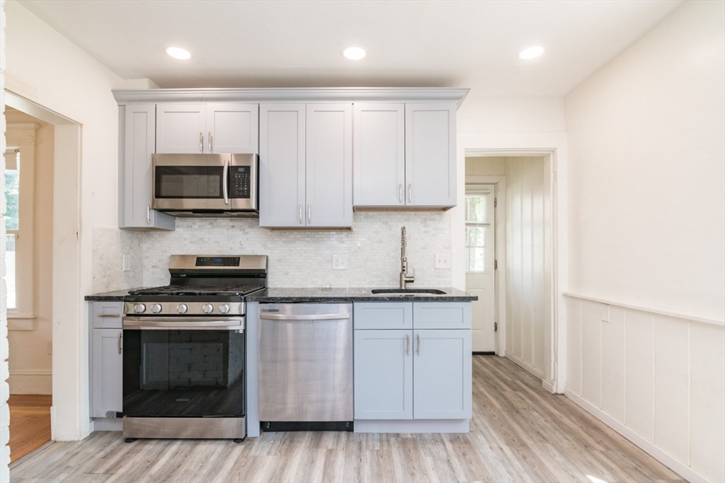 170 Plumtree Road Springfield, MA 01118 - Photo 4 of 31