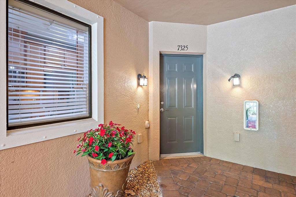 7325 Skybird Road, Unit 399 Bradenton, FL 34209 - Photo 4 of 49 a view of a flowers in a room