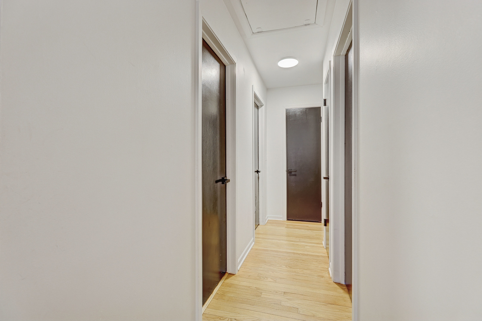 1343 Oxford Road Deerfield, IL 60015 - Photo 7 of 28 a view of hallway