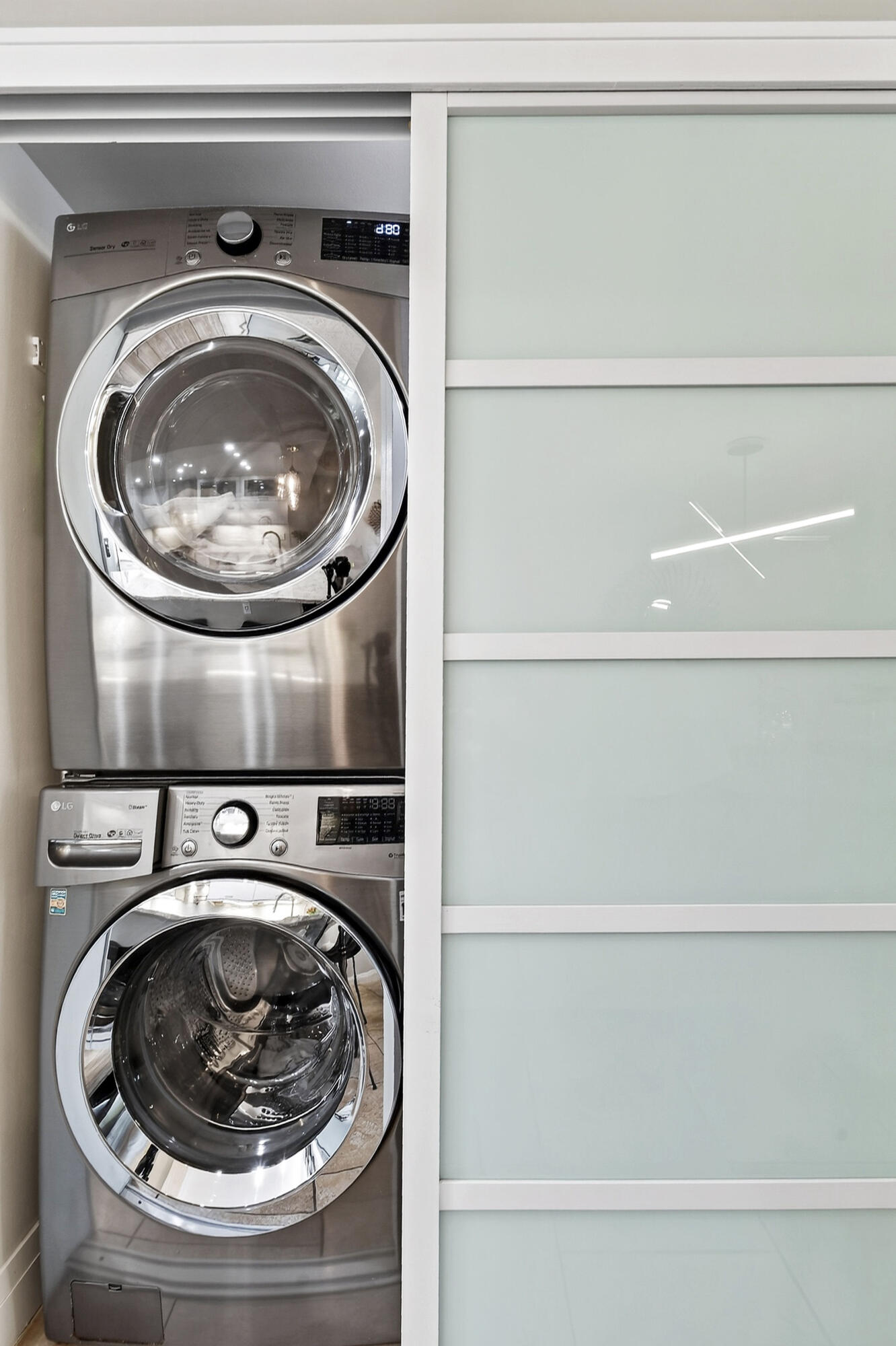 1091 Keystone Drive Jupiter, FL 33458 - Photo 31 of 57 Laundry