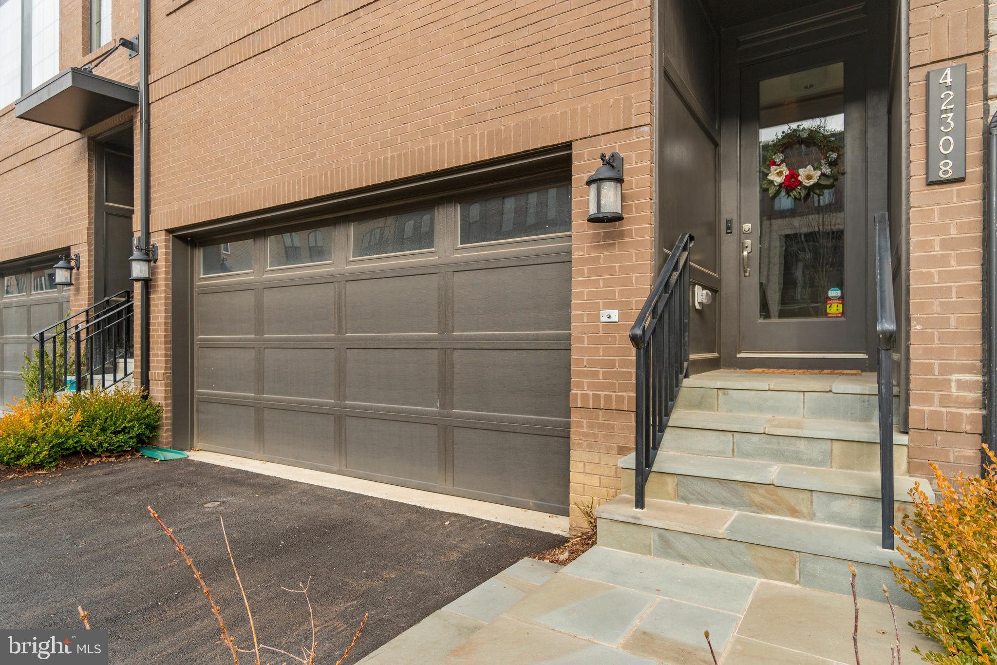 42308 Porter Ridge Terrace Ashburn, VA 20148 - Photo 3 of 45 Gallery Image 3